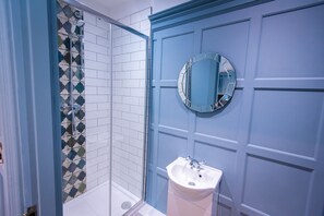 Deluxe Apartment, Ensuite, Courtyard View (Deluxe Apartment) | Bathroom