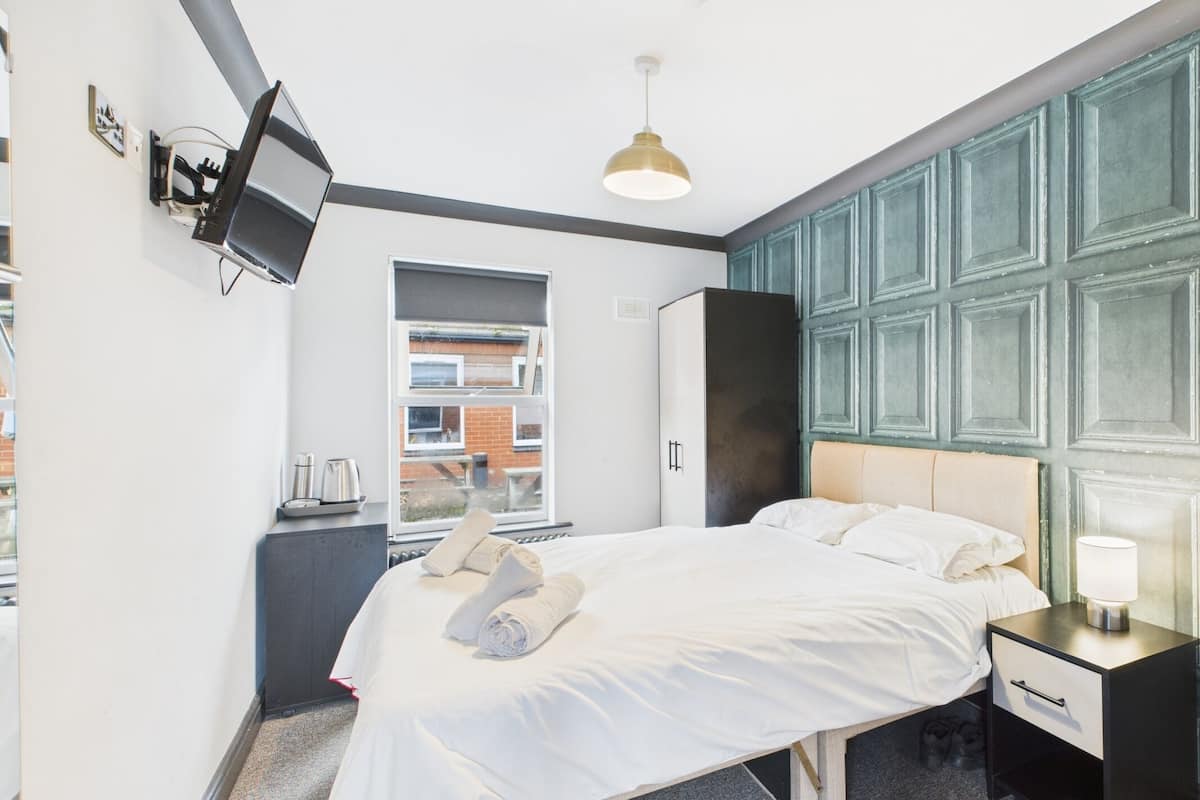 Standard Double Room, Shared Bathroom, Courtyard View | 1 bedroom, blackout drapes, iron/ironing board, WiFi (free)
