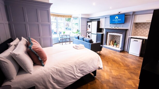 Deluxe Apartment, Ensuite, Courtyard View (Deluxe Apartment) | 1 bedroom, blackout drapes, iron/ironing board, WiFi (free) - Sallow Tree House (Selby)
