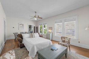 4 bedrooms, desk, iron/ironing board, travel crib