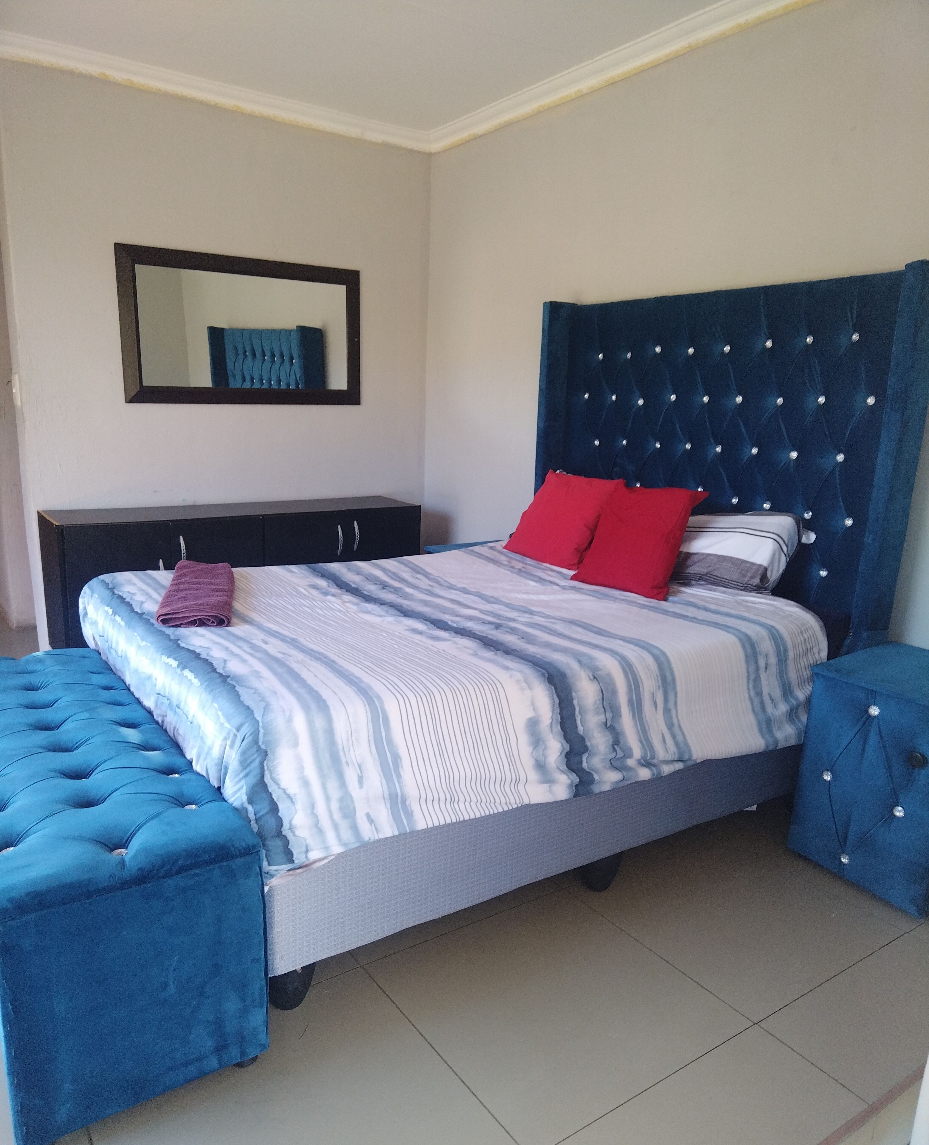 Chambre Double Économique | Décoration personnalisée, ameublement personnalisé, bureau