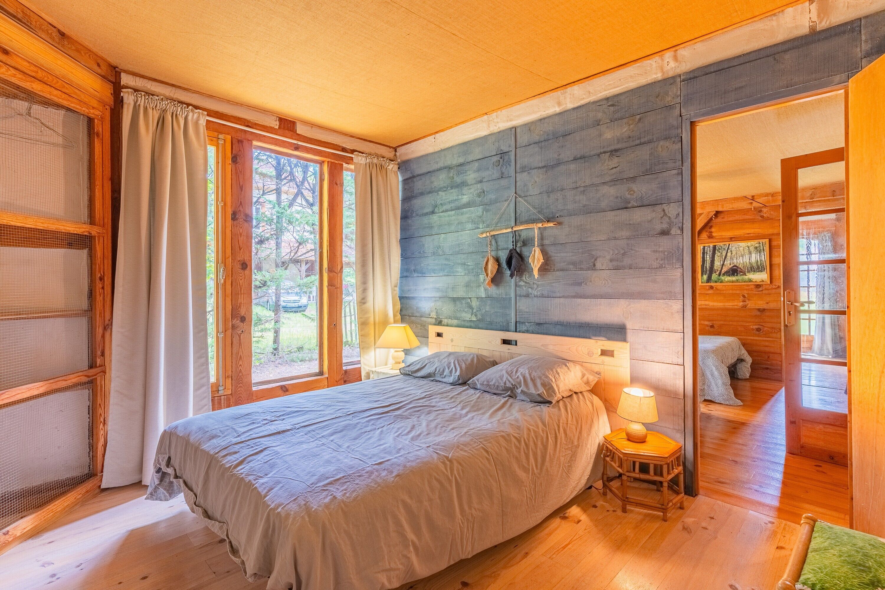 3 slaapkamers, een strijkplank/strijkijzer, gratis wifi, beddengoed