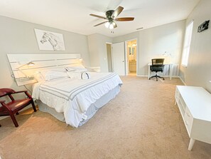 3 bedrooms, iron/ironing board, free WiFi, bed sheets - King suite Charming 2 Story Home w/ FREE parking (Orlando)