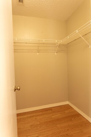 Interior - King suite Charming 2 Story Home w/ FREE parking (Orlando)