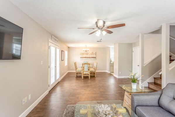 Smart TV - King suite Charming 2 Story Home w/ FREE parking (Orlando)