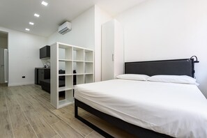 Apartment - Via Niccol Tommaseo 4 - Appartamento 5 (Naples)