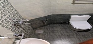 Free WiFi, bed sheets - MeroStay 176 Hotel RH (Kathmandu)