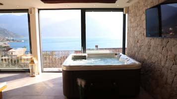 Indoor spa tub