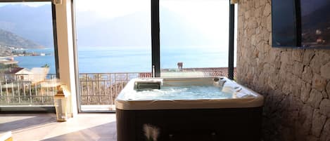 室內 SPA 浴池