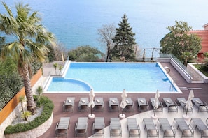 Seasonal outdoor pool - Bellezza Resort & SPA (Morinj)