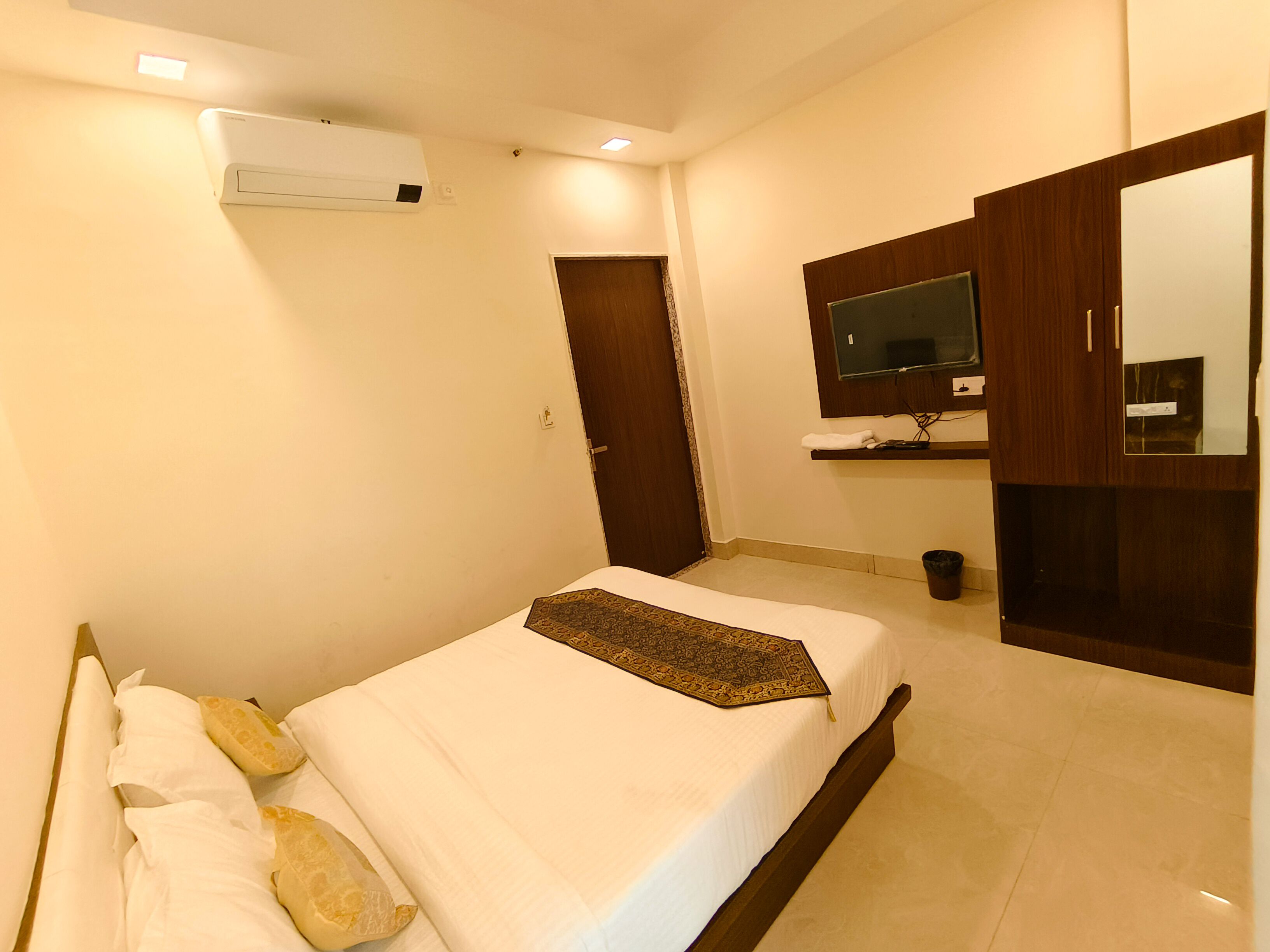 Photo - Hotel Veer Palace near Udaipole Udaipur