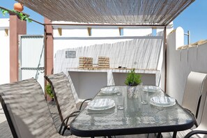 Outdoor dining - Vacation Home "Casa Luype 1" with 2 Private Terraces, Shared Pool & Wi-Fi (Conil)