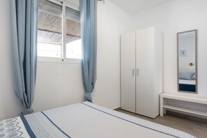 2 bedrooms, iron/ironing board, free WiFi, bed sheets - Vacation Home "Casa Luype 1" with 2 Private Terraces, Shared Pool & Wi-Fi (Conil)