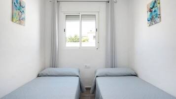 2 dormitorios, tabla de planchar con plancha, wifi gratis y ropa de cama