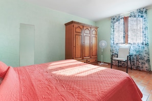 2 dormitorios, tabla de planchar con plancha, wifi gratis