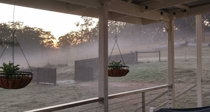 Lovely Farm Stay in the Northern Granite Belt. 8 Minutes From Wineries