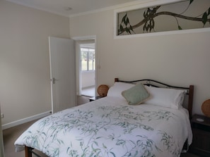 3 bedrooms, iron/ironing board, bed sheets