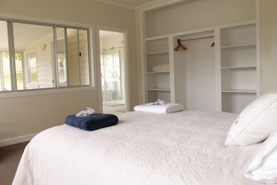 Lovely Farm Stay in the Northern Granite Belt. 8 Minutes From Wineries