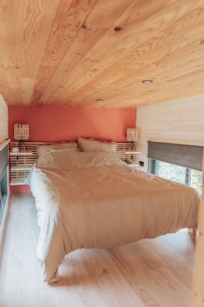 2 bedrooms, bed sheets