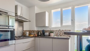 Private kitchen - Appartement Corrati avec balcon - Welkeys (Montpellier)