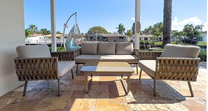 Dockside Daydreams - Canalfront and Pool Oasis