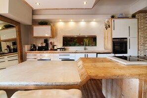 Refrigerador, horno, lavavajillas, cafetera/tetera