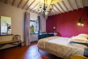 9 habitaciones, caja de seguridad en la habitación y escritorio 