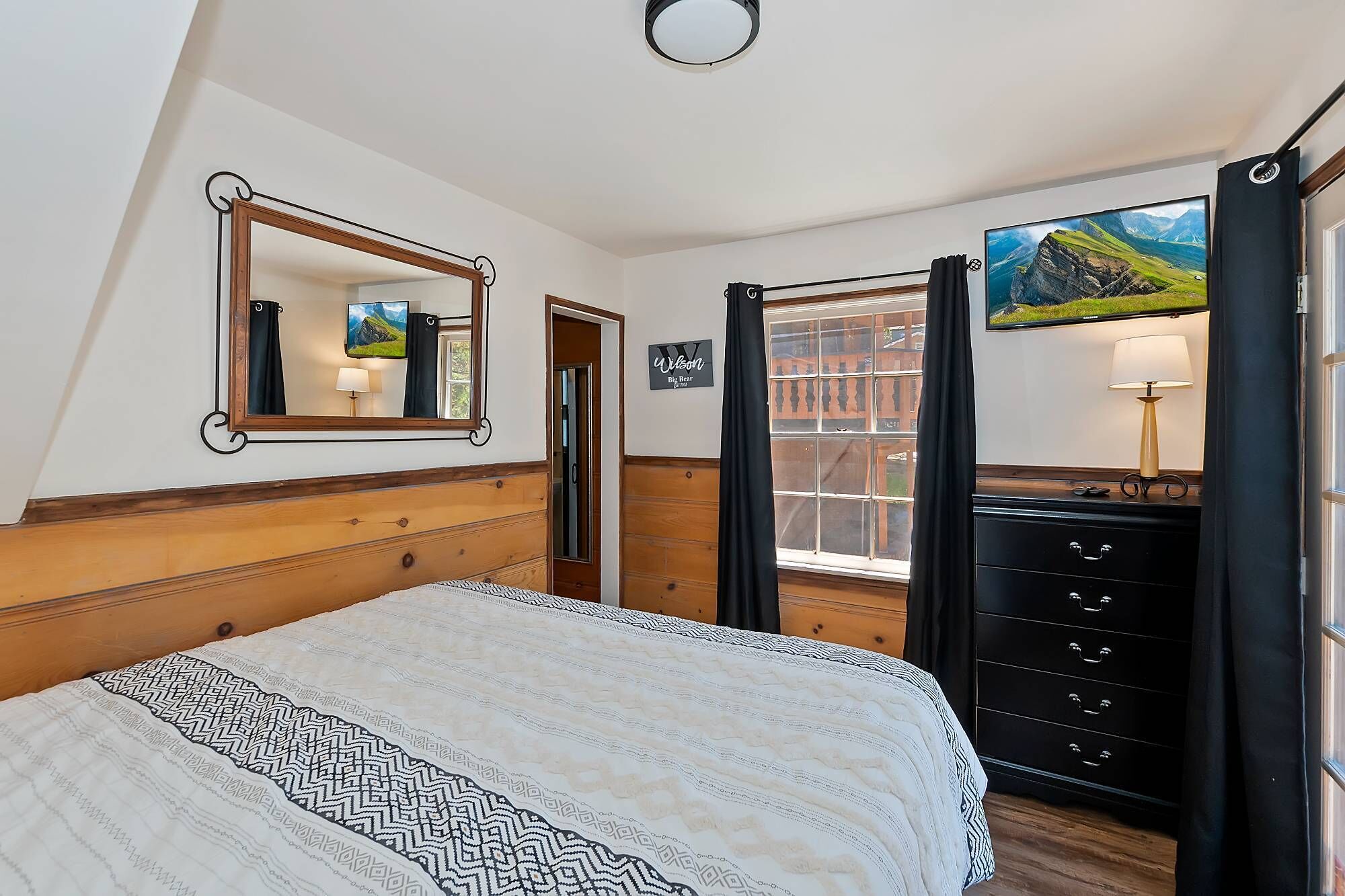 Knotty By Nature By Destination Big Bear: Modern Cabin Decor! Spa! Pet Friendly! Close To Bear Mountain Ski Resort! - Big Bear Lake
