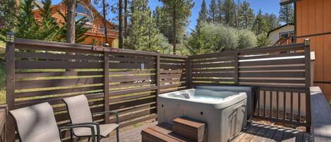 Tina de hidromasaje al aire libre