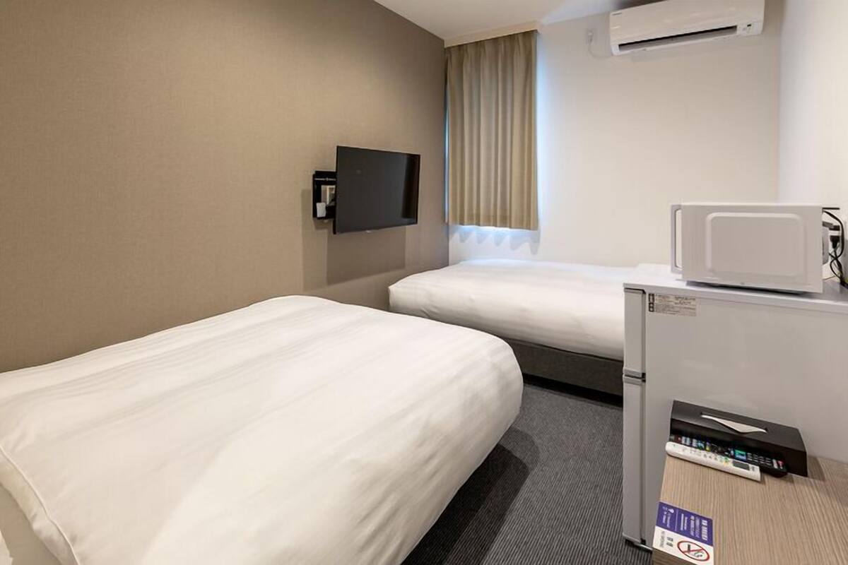 WiFi (free), bed sheets