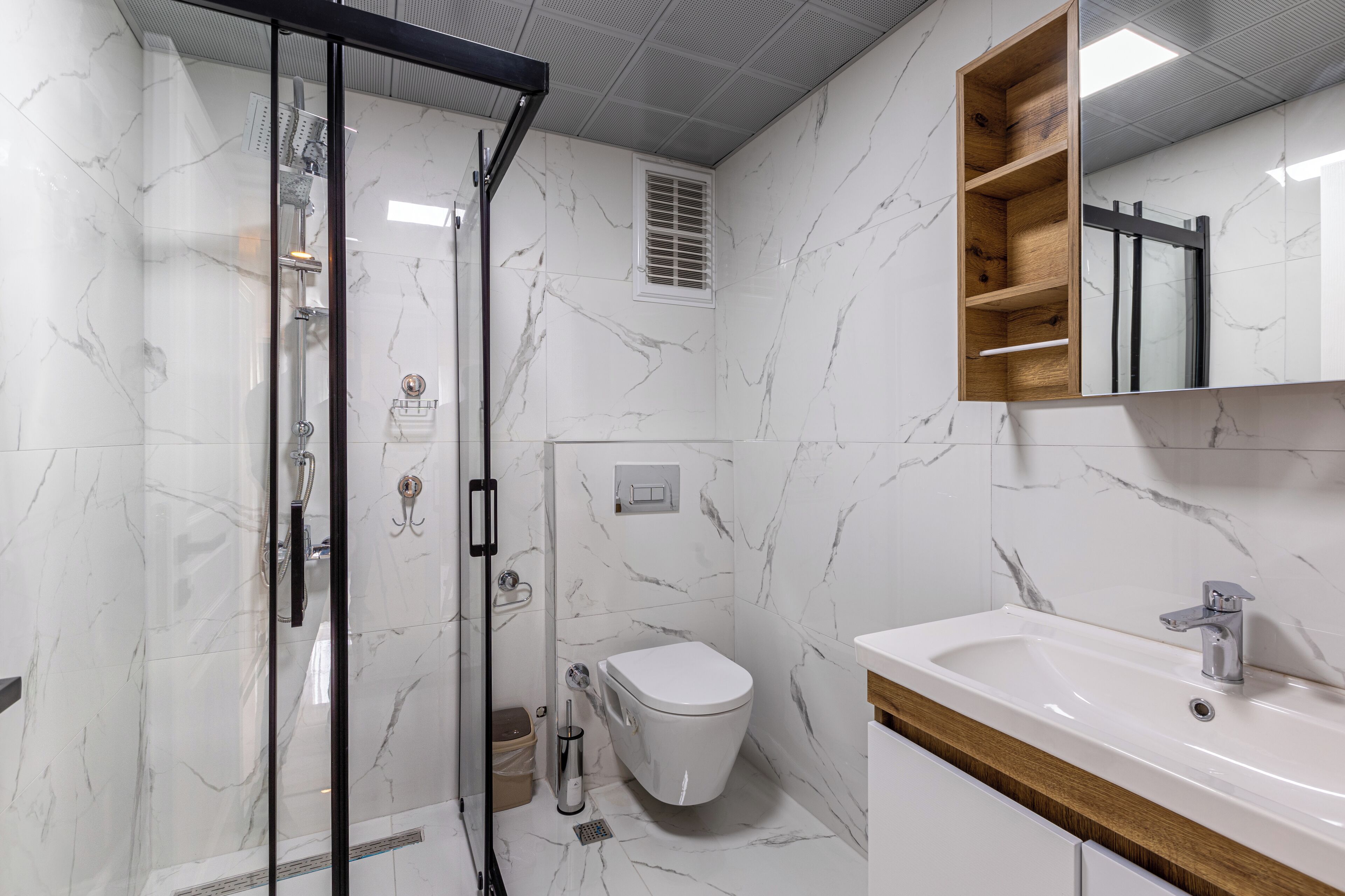 shower, rainfall showerhead, free toiletries, hair dryer