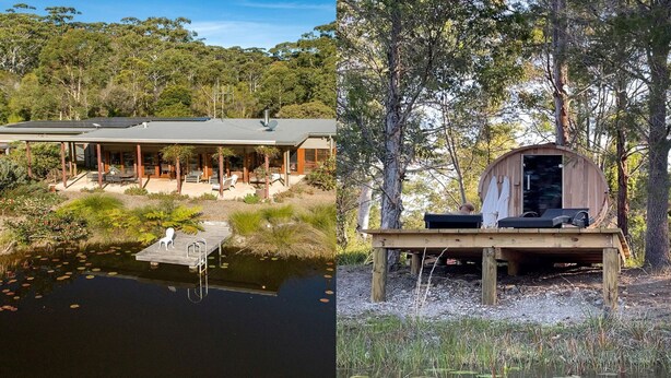 Une maison moderne dotée d’un patio couvert et d’une terrasse en bois surplombant l’eau.