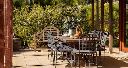 The Lake House - unique lake house close to Seal Rocks