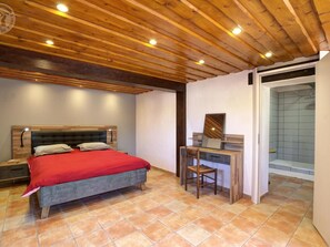 5 室のベッドルーム、WiFi (無料)