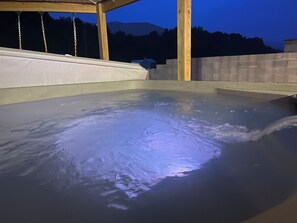Spa - Shenondoah Apex -Luxury Cabin Swimming Pool & Spa - Pool Open!  (Luray)