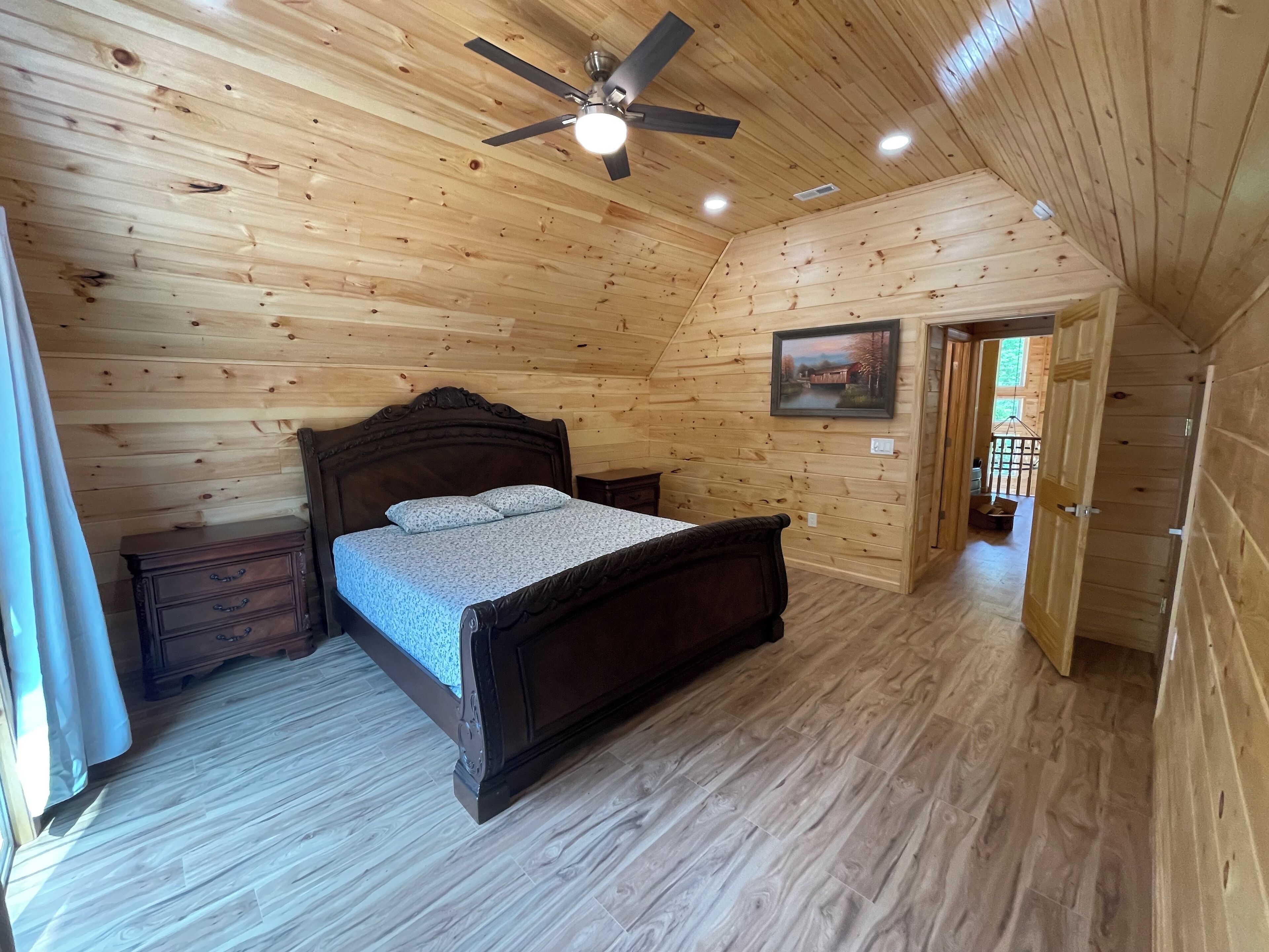 5 bedrooms, iron/ironing board, WiFi, bed sheets