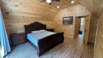 5 bedrooms, iron/ironing board, WiFi, bed sheets