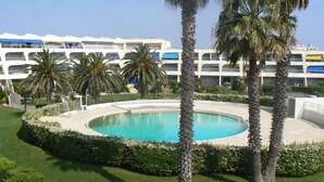 Pool - Air-conditioned Apartment 6 pax with Terrace and Pool in Port Camargue (Port Camargue)