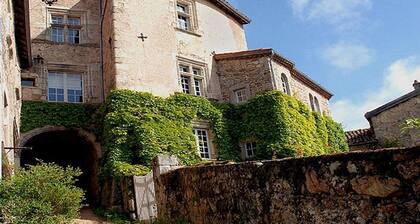 GĂźte Rustique avec Terrasse, Jardin Privatif et Visite de Ferme Ă VĂȘtre-sur-Anzon