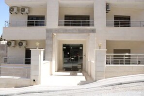 تفاصيل الفندق من الخارج