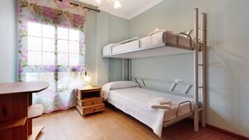 2 chambres, fer et planche Ă repasser, Wi-Fi gratuit, draps fournis