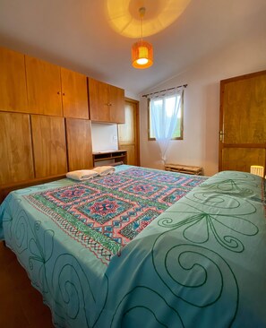 1 bedroom, free WiFi, bed sheets - Small apartment with direct access to the sea (Tertenia)