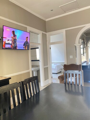 16 sleeper house, 5 minutes to Moses Mabhida Stadium North Beach & Florida Road 