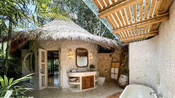 Deluxe Suite, 1 Bedroom | Bathroom | Hair dryer, towels, soap, shampoo - Bodhi Bingin (Pecatu)