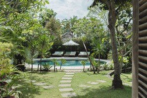 المنشأة من الخارج