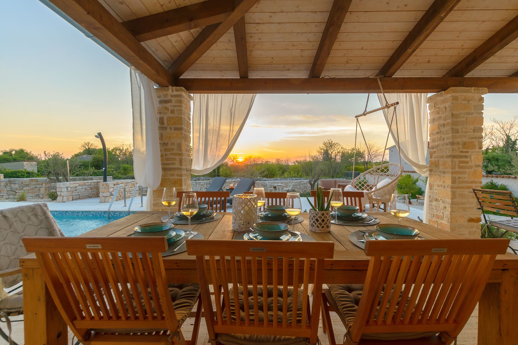 تناول الطعام بالخارج