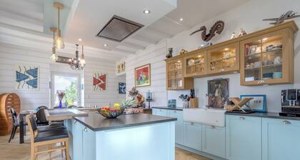 Villa 'Beach House Les Bleuets' avec vue sur la mer, terrasse privée et Wi-Fi