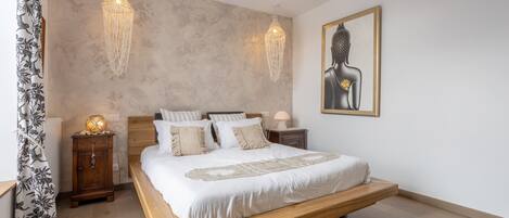 4 bedrooms, iron/ironing board, free WiFi, bed sheets