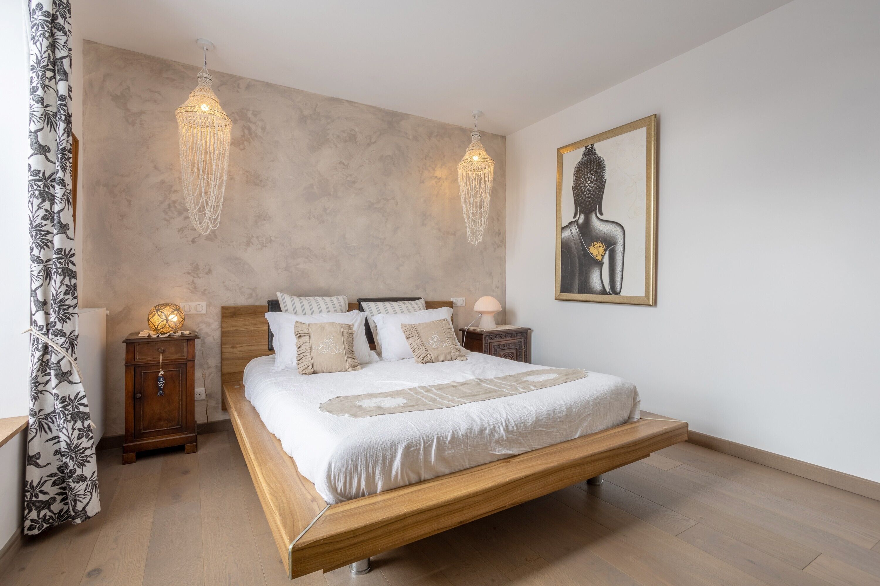 4 bedrooms, iron/ironing board, free WiFi, bed sheets