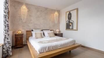 4 bedrooms, iron/ironing board, free WiFi, bed sheets